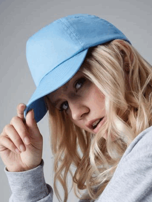 Casquette Beechfield BF010 en coton 185 g/m². 5 panneaux, visière préformée, réglable. bleu ciel