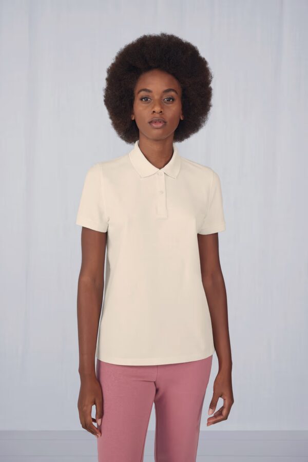 Polo B&C My Polo 180 femme, 100 % coton ring‑spun pré‑rétréci, 180 g/m². Coupe droite moderne, surface lisse parfaite pour broderie et impression pro, OEKO‑TEX & PETA Vegan.