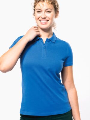 Polo femme Kariban K2026. 100 % coton biologique piqué 180 g/m². Coupe droite, col 2 boutons, écologique et prêt à marquer. bleu royal light