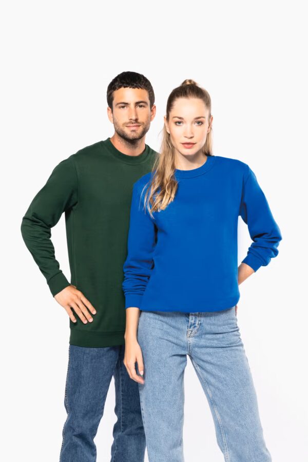 Sweat unisexe Kariban K4040. 50 % coton / 50 % polyester recyclé post-consumer, 280 g/m². Confortable, durable et parfait pour la personnalisation textile responsable. bleu royal/vert foret