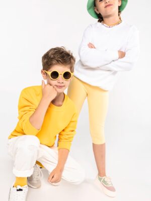 Sweat Kariban K475 enfant à col rond. 80 % coton / 20 % polyester, 280 g/m². Résistant, doux et idéal pour marquage textile en milieu scolaire ou associatif. blanc blanc jaune