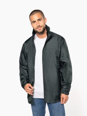 Coupe‑vent unisexe Kariban K616 – 100 % polyester 70 g/m², pliable, capuche intégrée, poches zippées. Léger, compact & prêt à personnaliser. noir