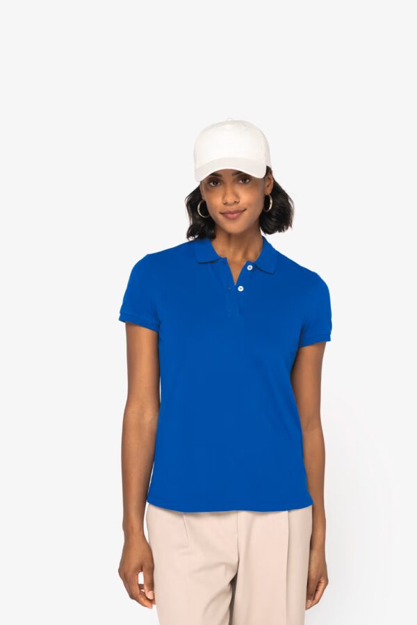 Polo Native Spirit NS208 femme. 100 % coton biologique piqué, 220 g/m², coupe droite. Col côtelé, boutons recyclés, side vents. Idéal pour broderie ou flocage professionnel. bleu royal