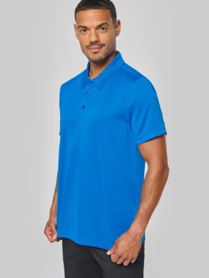 Polo PROACT PA482 homme. 100 % polyester interlock avec 50 % Cool Plus®, grammage 145 g/m². 3 boutons, coutures doubles. Rapide à sécher, idéal pour marquage textile pro. royal blue