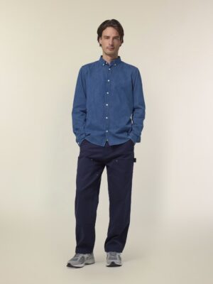 Chemise denim STWM967 Stanley/Stella, homme, 235 g/m². 100 % coton bio, coupe medium, col boutonné. Parfaite pour personnalisation textile et communication pro. denim foncé