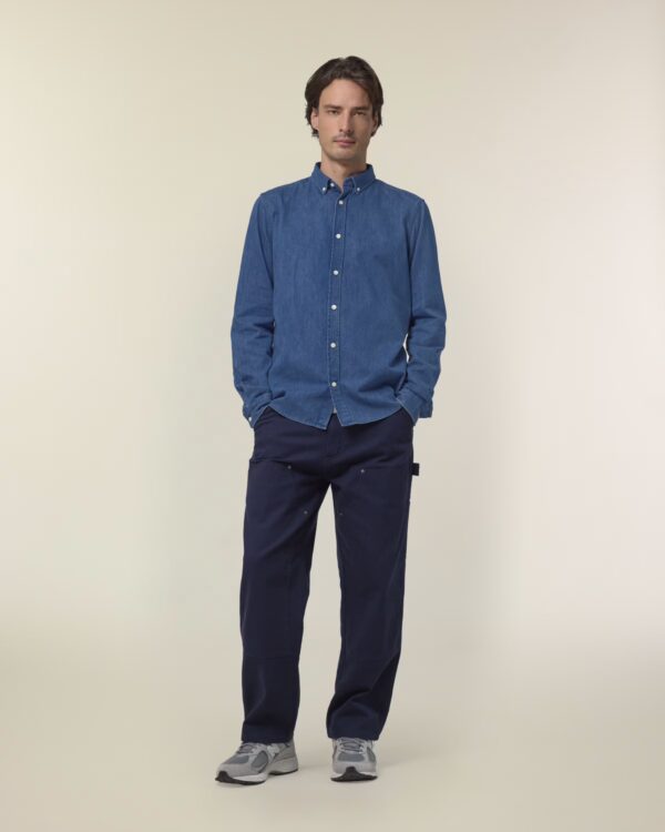 Chemise denim STWM967 Stanley/Stella, homme, 235 g/m². 100 % coton bio, coupe medium, col boutonné. Parfaite pour personnalisation textile et communication pro. denim foncé
