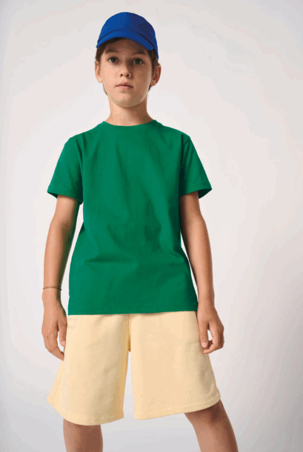 T-shirt IB322 iDeal190 enfant : léger, respirant et confortable. Idéal pour le sport, les écoles, associations et la personnalisation textile professionnelle.