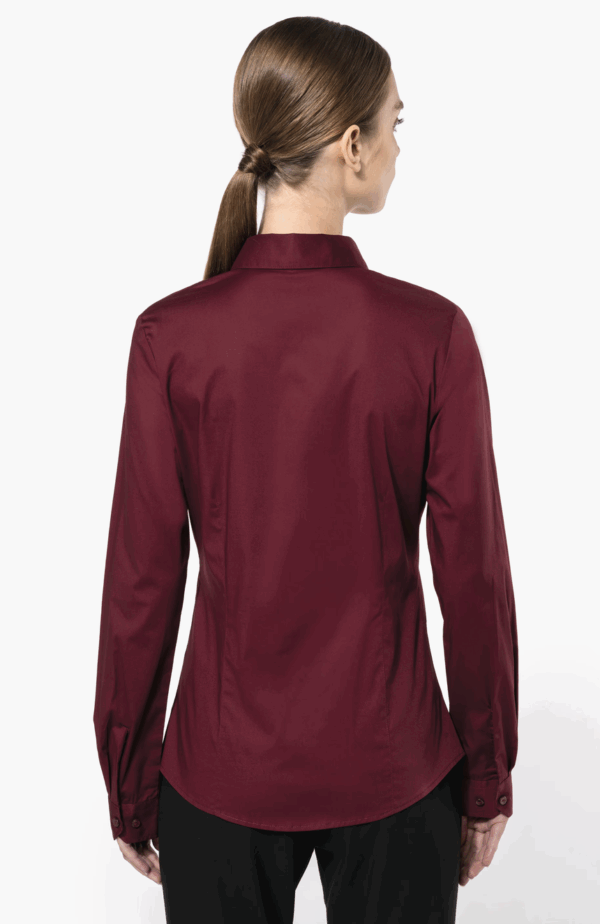 Chemise femme K530 Kariban en coton et élasthanne. Élégante, confortable et ajustée, idéale pour un look professionnel et la personnalisation textile.