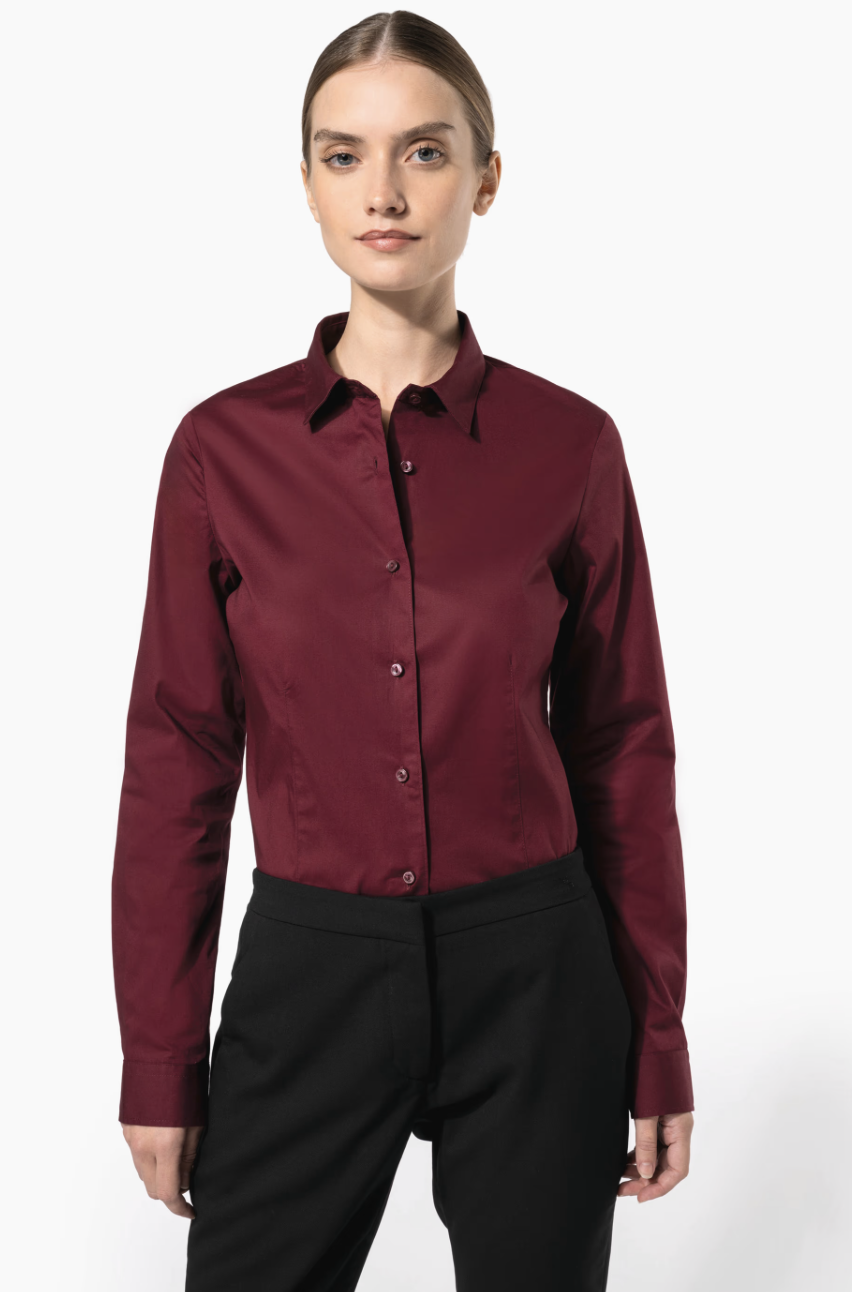 Chemise femme K530 Kariban en coton et élasthanne. Élégante, confortable et ajustée, idéale pour un look professionnel et la personnalisation textile.