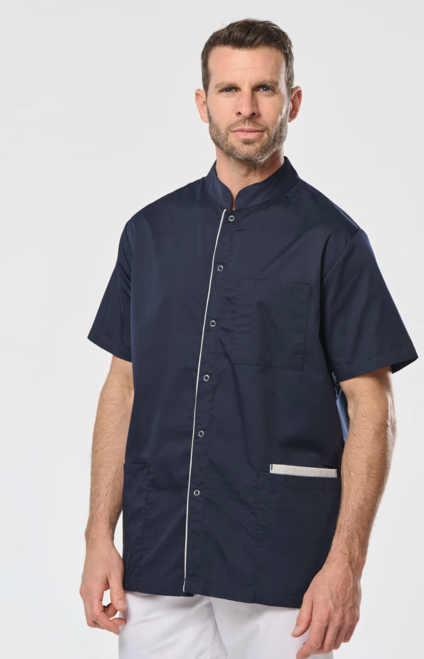Blouse homme WK505 en polycoton. Résistante, pratique et confortable avec boutons-pression. Idéale pour les métiers du service, de la santé ou de la restauration.