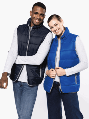 Bodywarmer matelassé K6116, chaud, léger et unisexe. Idéal pour l’extérieur et les professionnels. Parfaitement personnalisable.