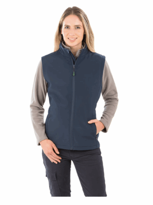 Bodywarmer softshell R902F femme en matière recyclée : coupe féminine, protection contre le vent, confort optimal et personnalisation professionnelle.