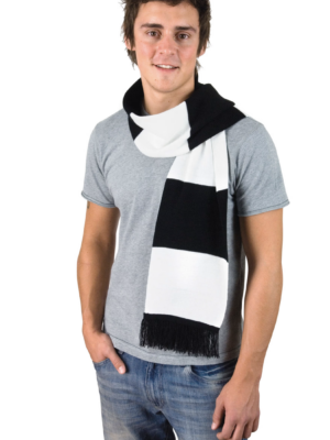 L’écharpe R146X Team est un modèle bicolore chaud et confortable, idéal pour afficher les couleurs d’un club ou d’une équipe et entièrement personnalisable.