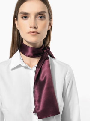 Foulard satiné K861 élégant et léger, au toucher doux et soyeux. Idéal pour accessoires professionnels, événements et personnalisation textile.