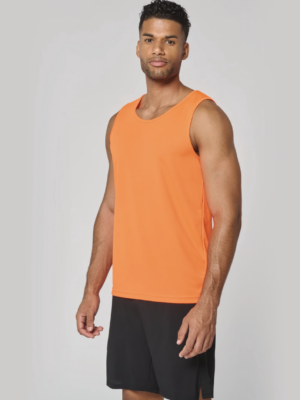 Le PA441 est un débardeur léger et respirant, conçu pour offrir liberté de mouvement et confort optimal lors des entraînements et activités sportives.