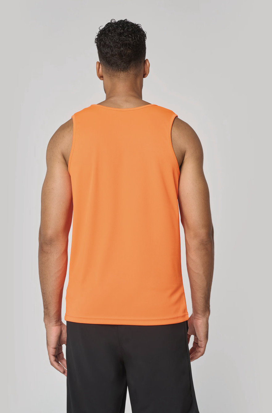 Le PA441 est un débardeur léger et respirant, conçu pour offrir liberté de mouvement et confort optimal lors des entraînements et activités sportives.