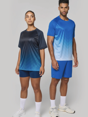 Le PA4047 est un maillot multisport unisexe en polyester sublimé, léger, respirant et idéal pour la pratique sportive comme pour la personnalisation.
